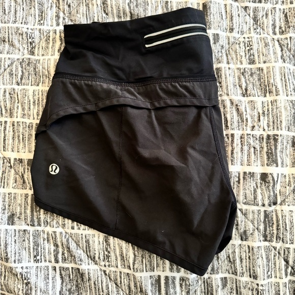 Women’s Lululemon shorts size 4 - Picture 6 of 6